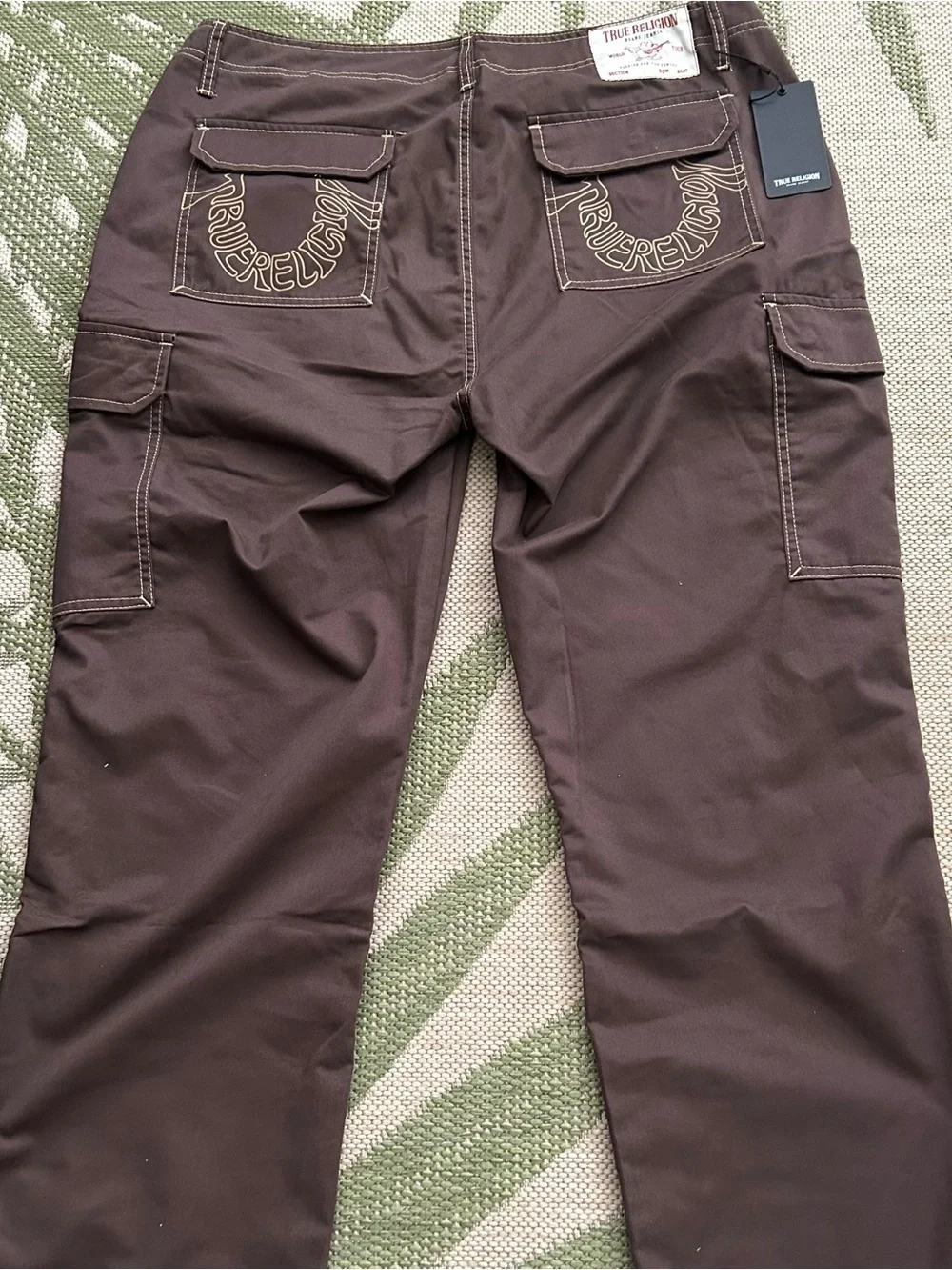 True Religion Men's Cargo Pants in Brown w/brand logo on back pockets NWT 36